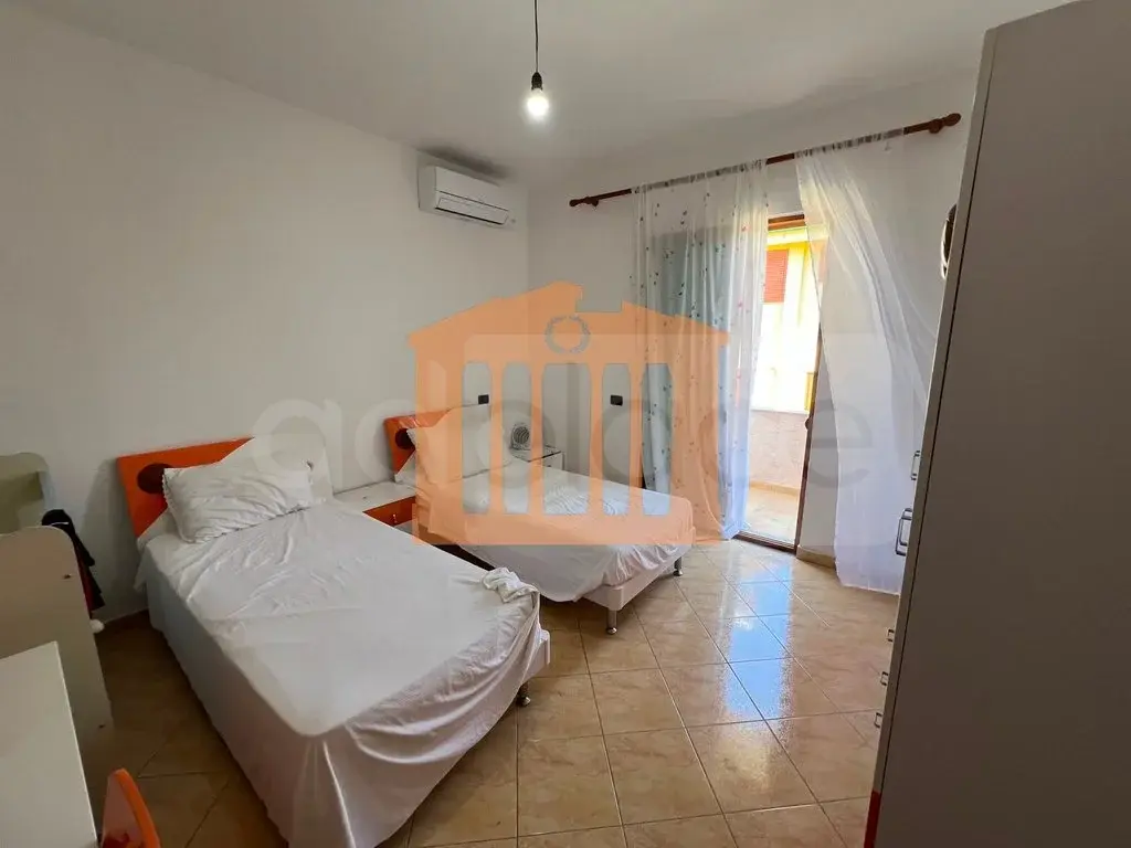 Vilë 496 m²