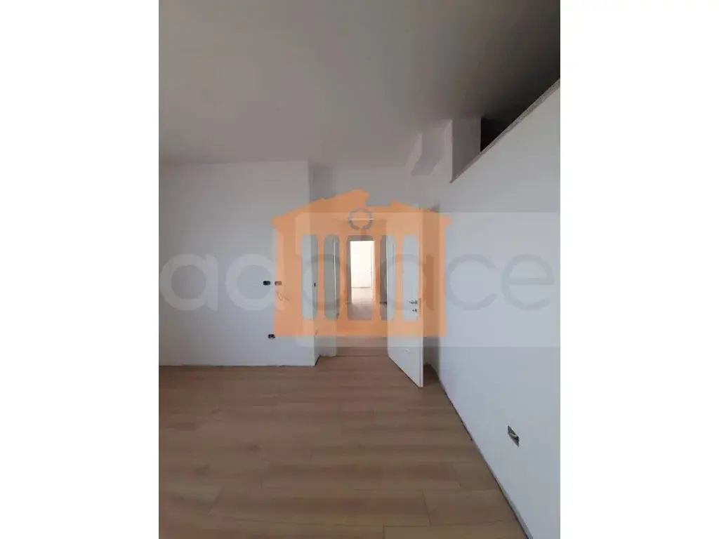 Apartament 1+2 dhoma 280 m² 8 kati