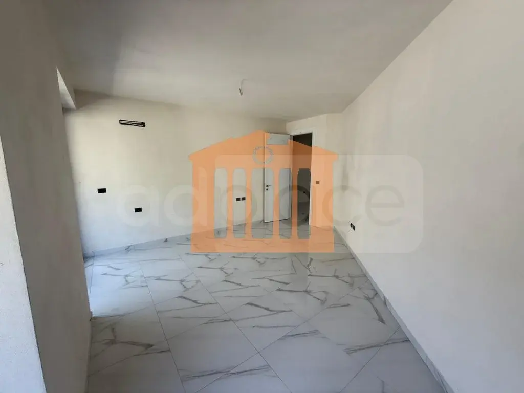 Apartament 1+2 dhoma 122 m² 3 kati