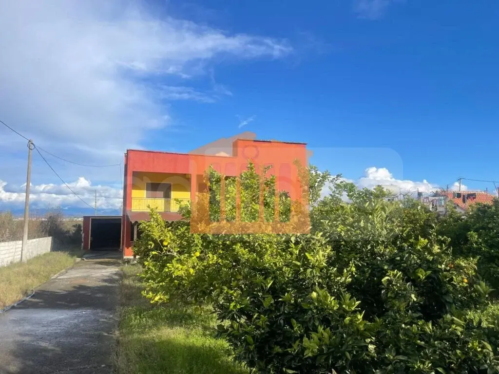 Vilë 330 m²