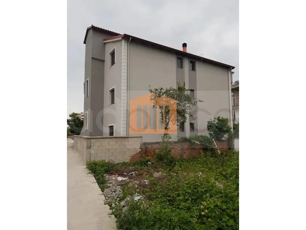 Vilë 340 m² 3 kati
