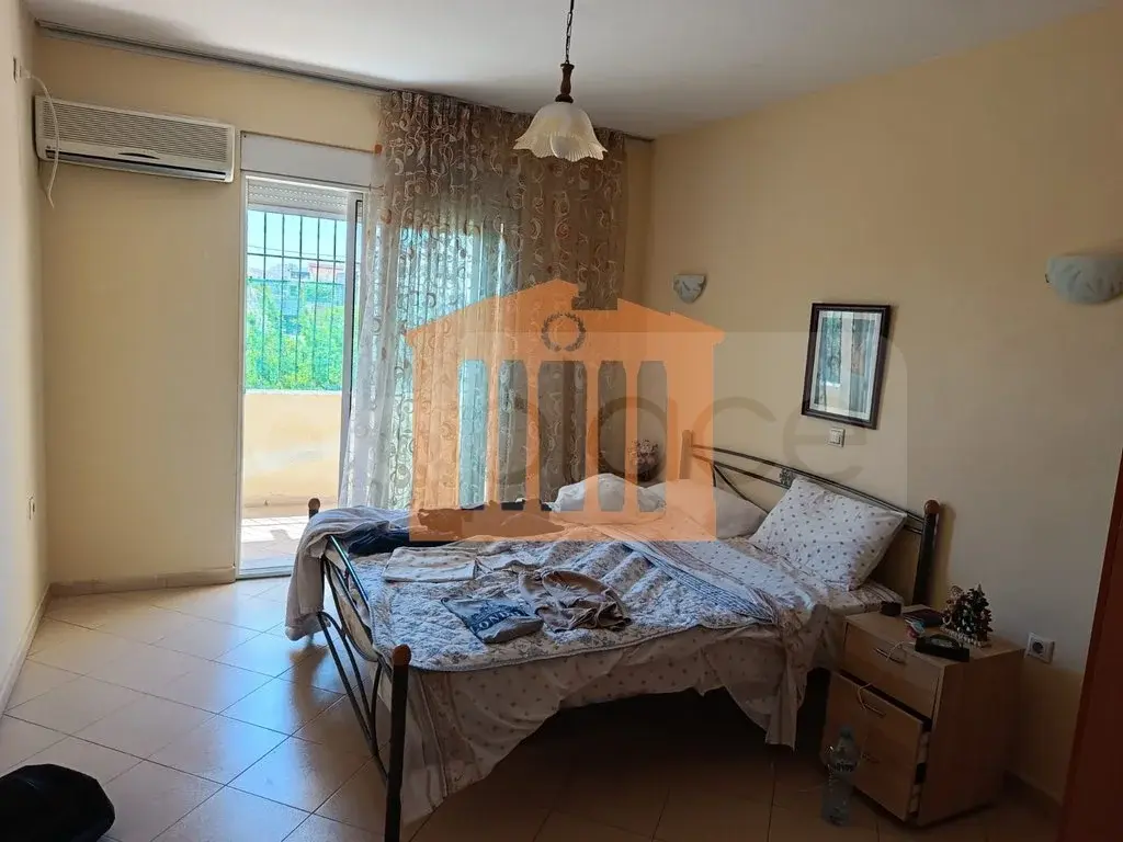 Vilë 180 m²