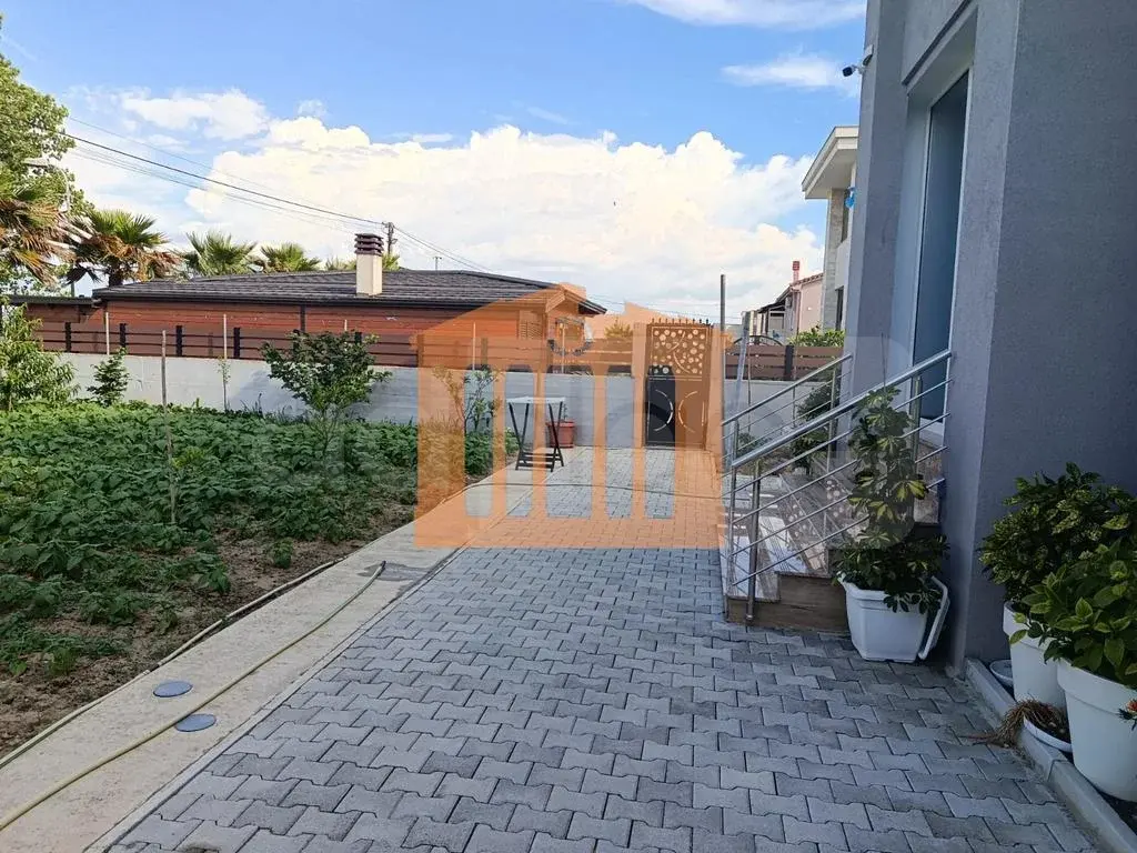Vilë 390 m² 2 kati