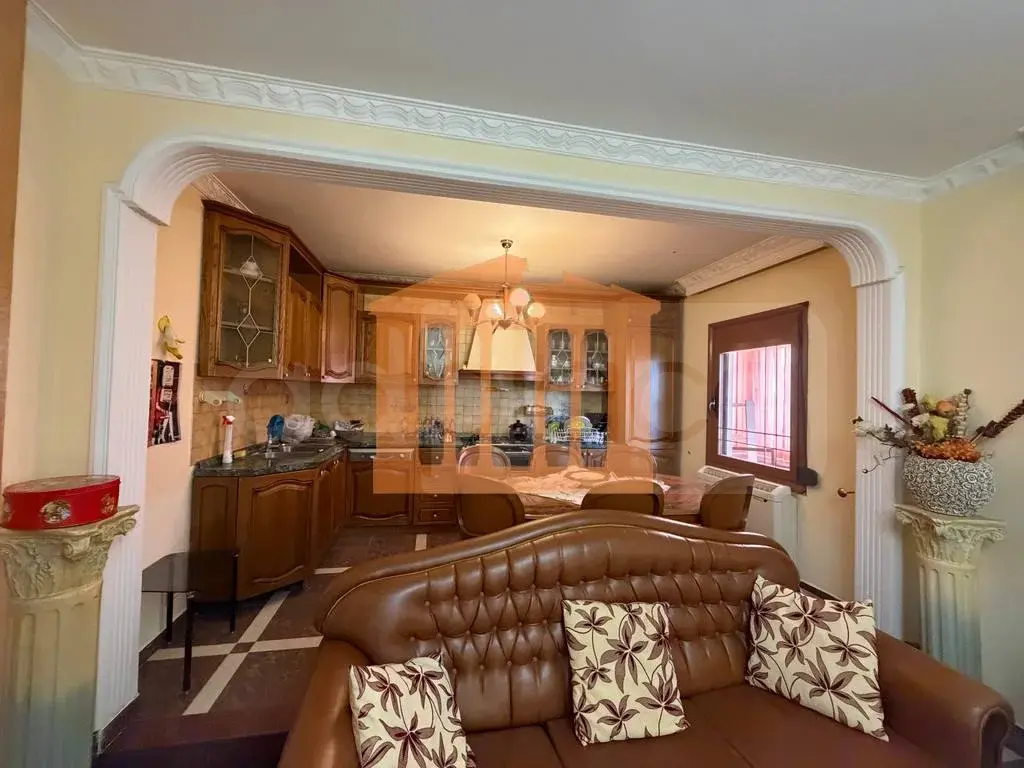 Apartament 1+3 dhoma 138 m² 6 kati