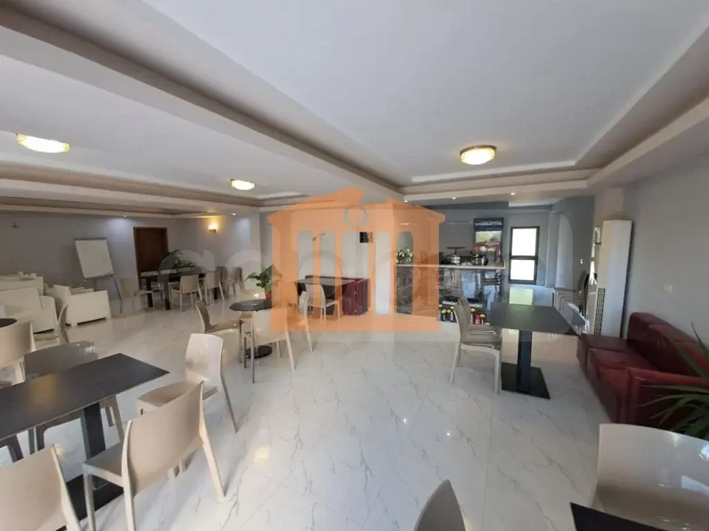 Pasuri të palujtshme komerciale 1563 m²