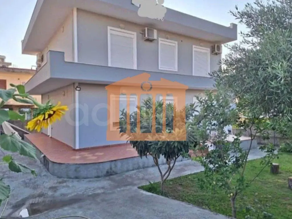 Vilë 266 m² 2 kati