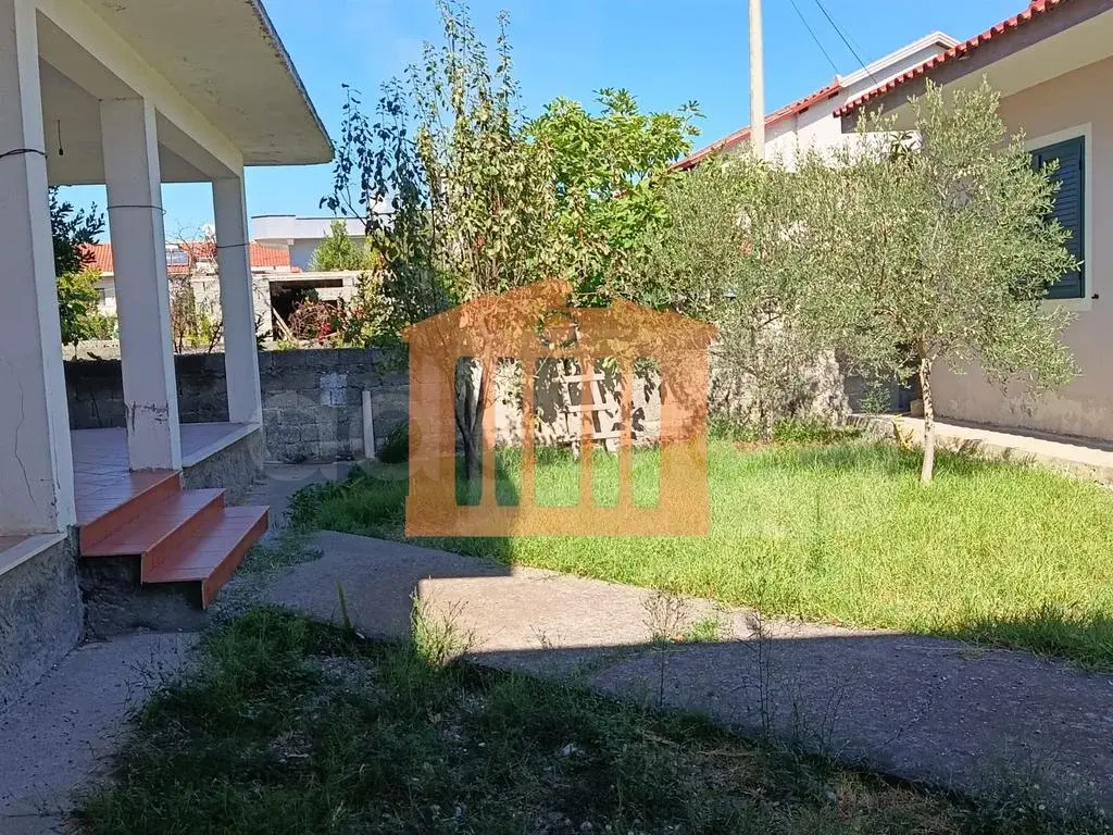 Vilë 230 m²