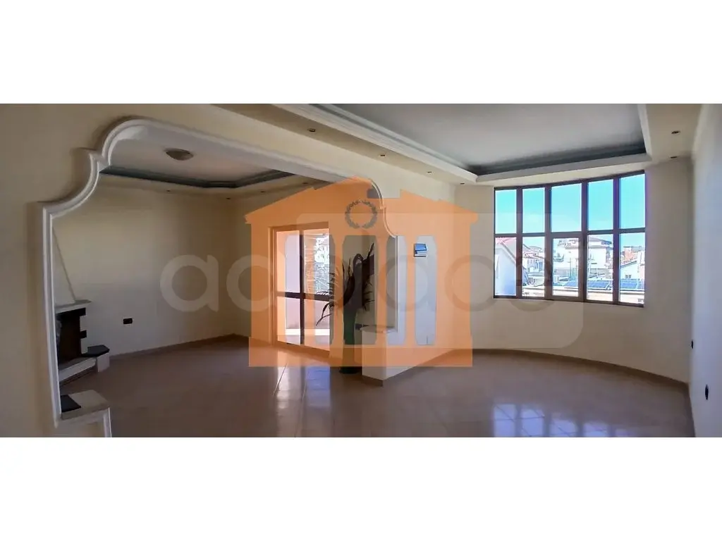 Vilë 390 m² 3 kati