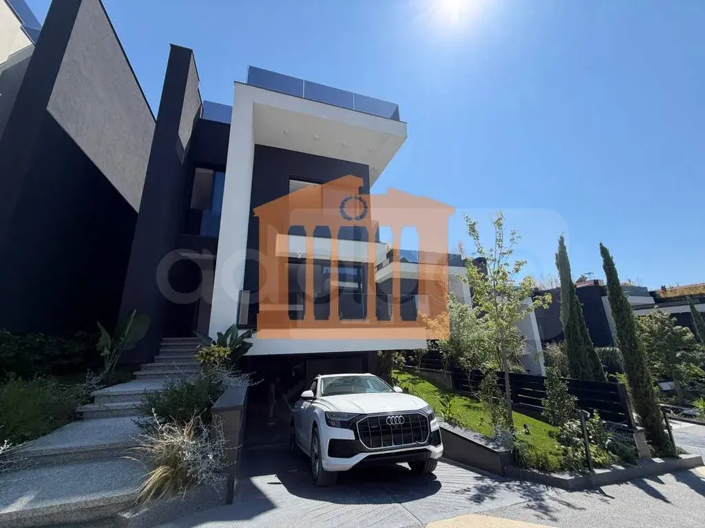 Vilë 330 m²
