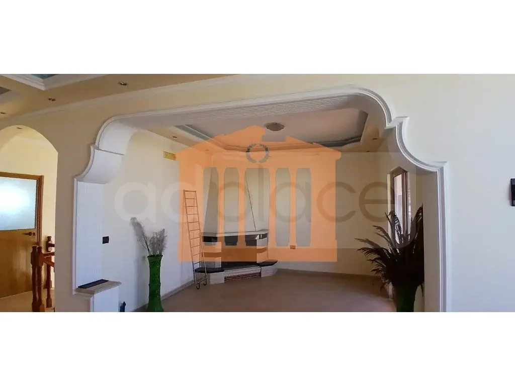 Vilë 390 m² 3 kati