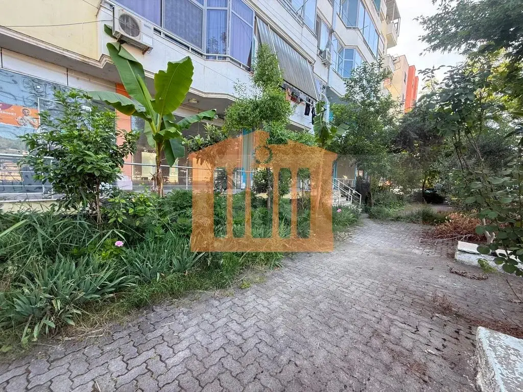 Pasuri të palujtshme komerciale 890 m² 1 kati
