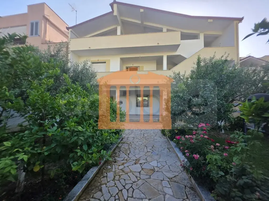 Vilë 574 m²