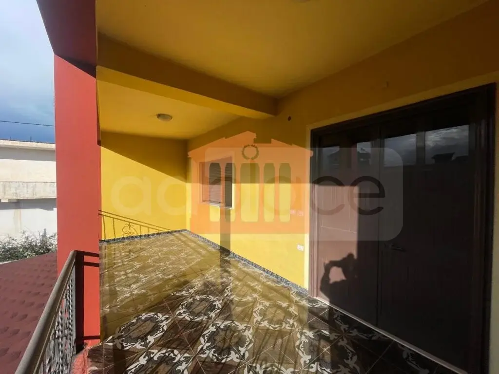 Vilë 330 m²