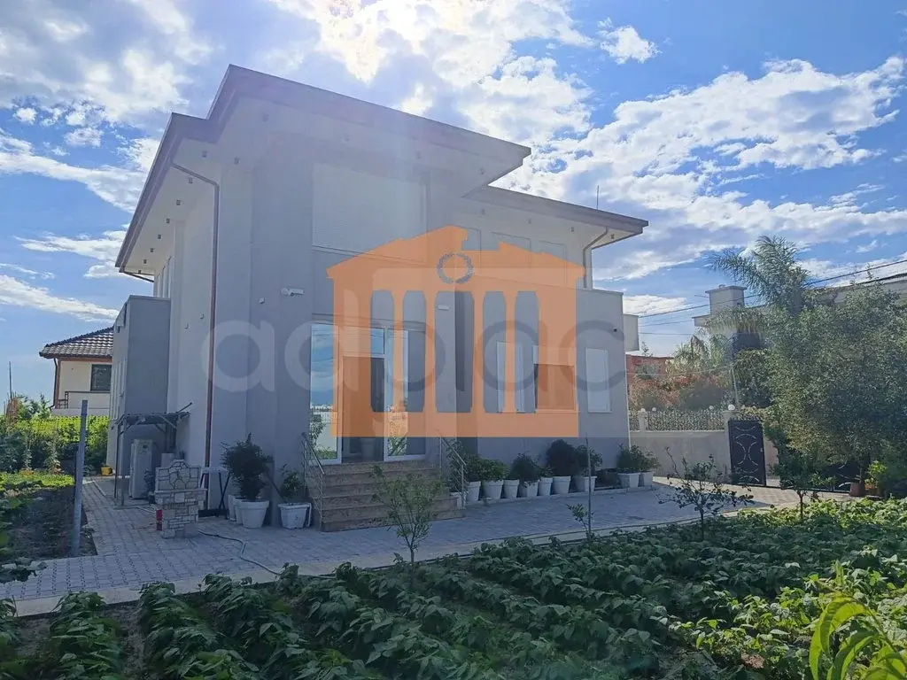 Vilë 390 m² 2 kati