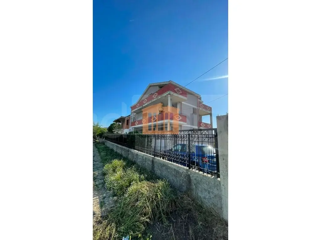 Vilë 150 m² 3 kati