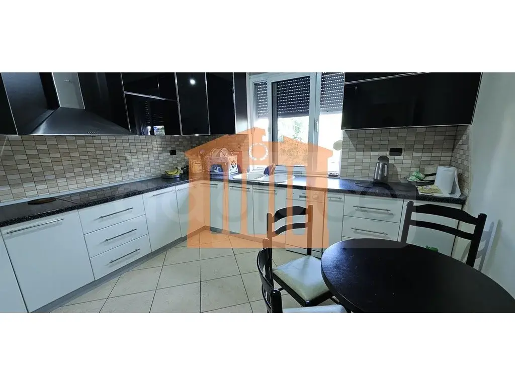 Vilë 266 m² 2 kati