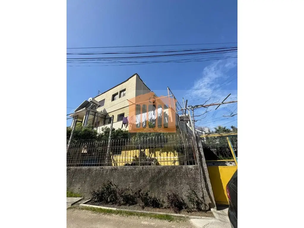 Apartament 1+3 dhoma 130 m² 1 kati
