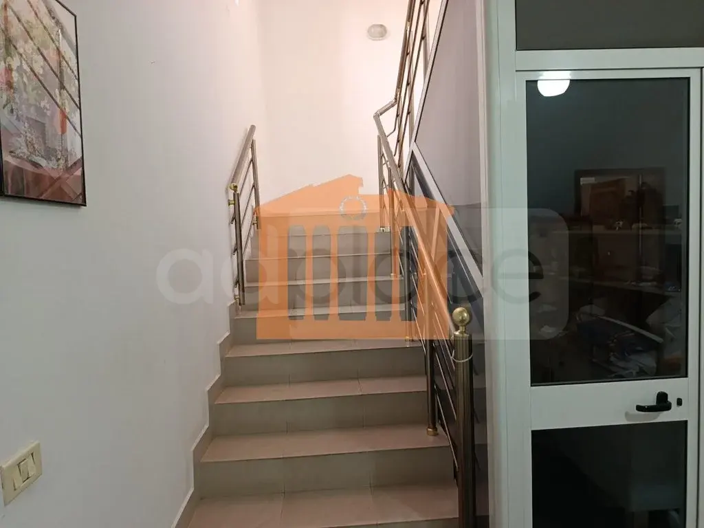 Pasuri të palujtshme komerciale 670 m² 1 kati