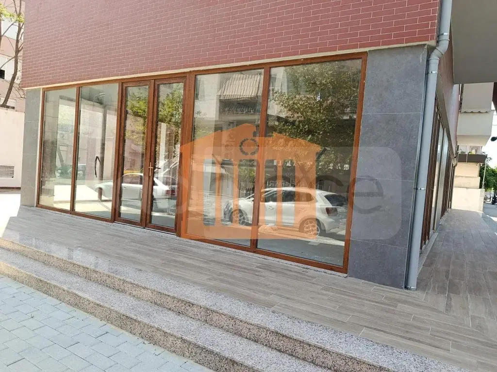 Pasuri të palujtshme komerciale 169 m² 1 kati