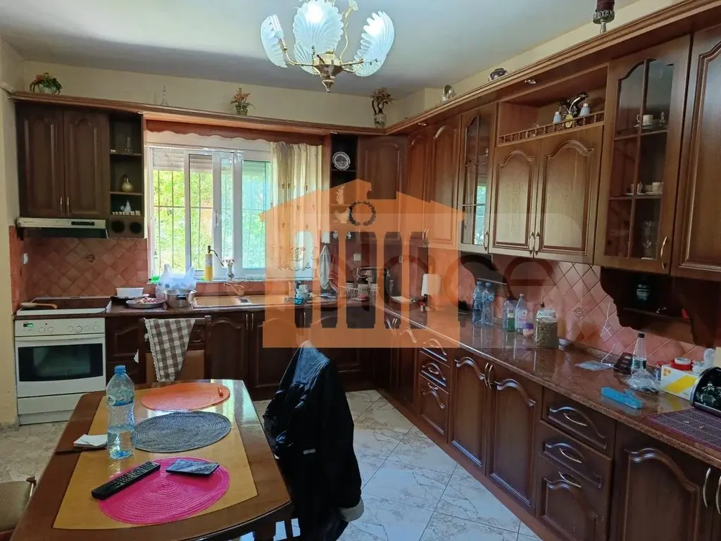 Vilë 180 m²