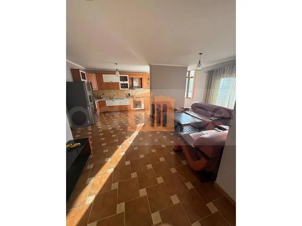 Apartament 1+3 dhoma 148 m² 5 kati