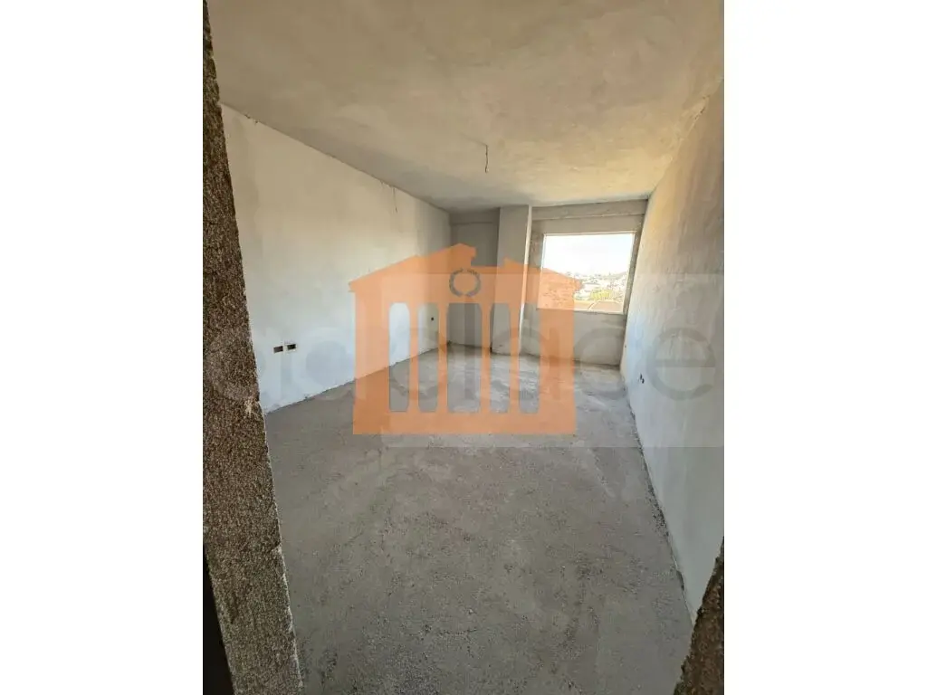 Apartament 1+3 dhoma 85 m² 4 kati