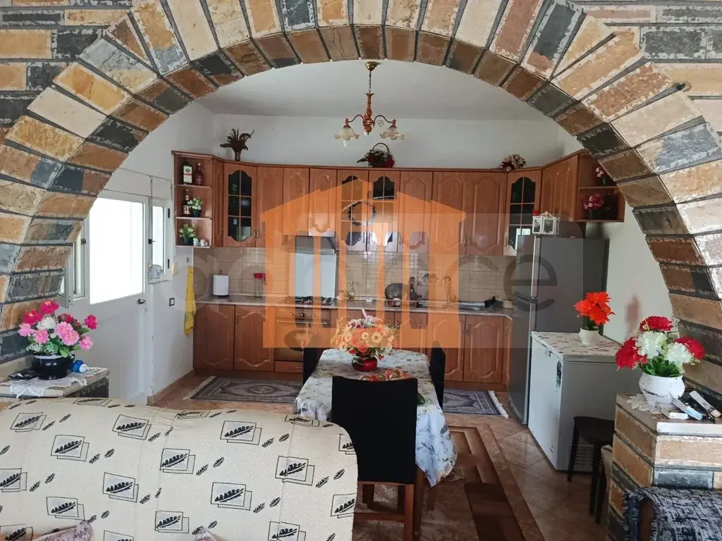 Vilë 220 m²