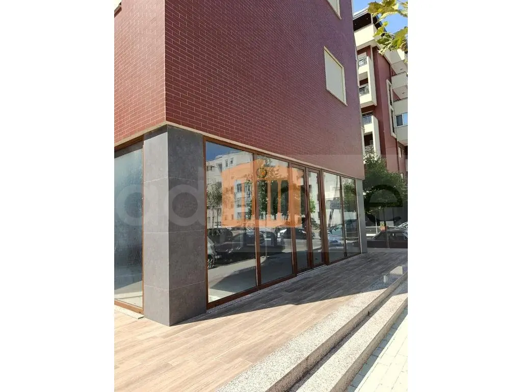 Pasuri të palujtshme komerciale 169 m² 1 kati