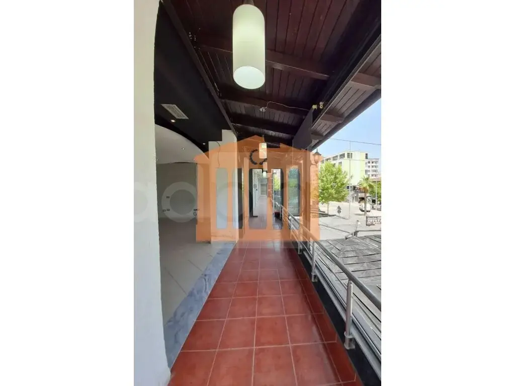 Pasuri të palujtshme komerciale 56 m² 2 kati