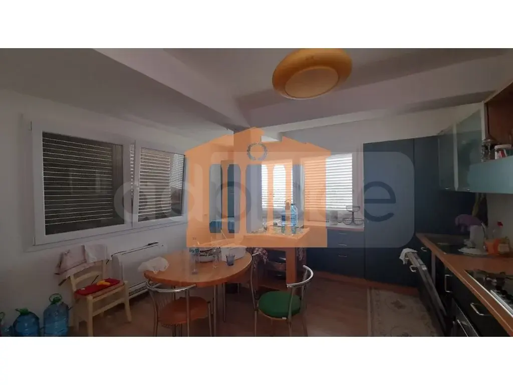 Vilë 460 m² 3 kati