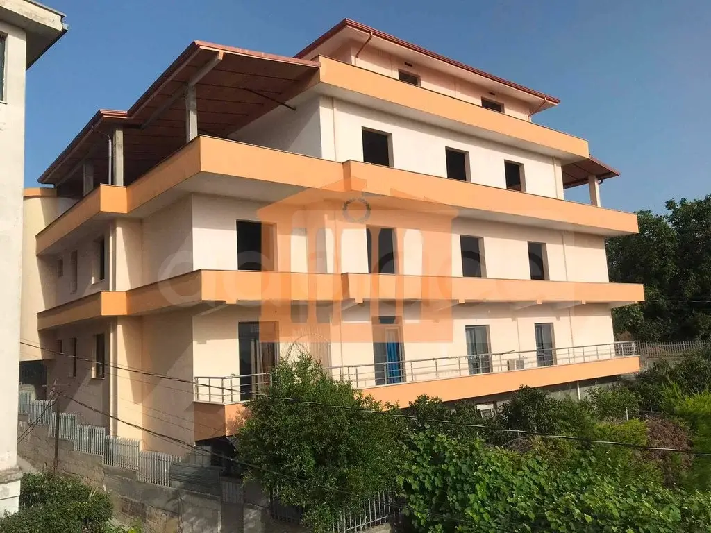 Vilë 580 m²