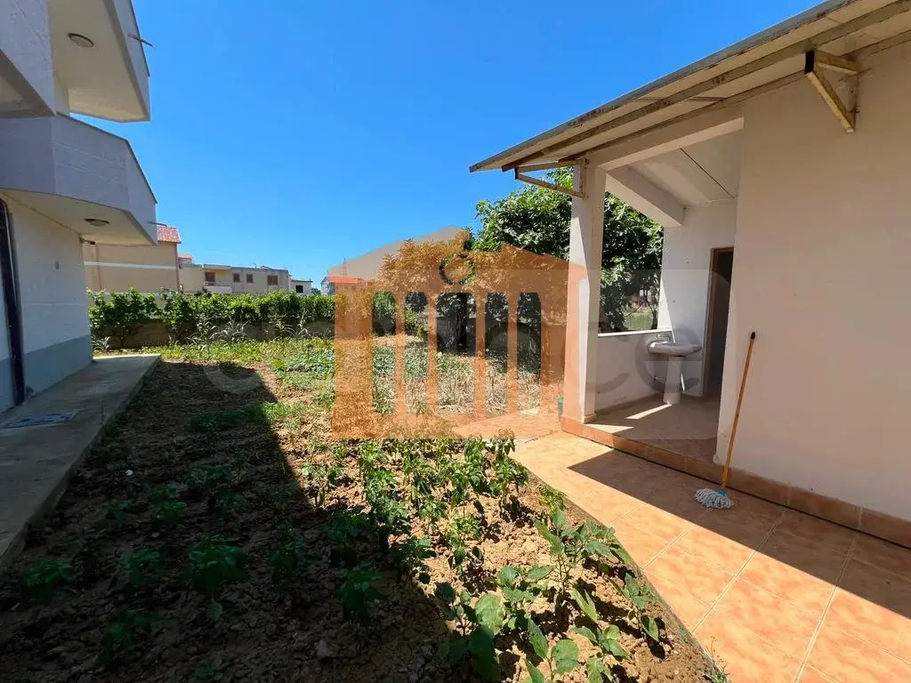 Vilë 496 m²