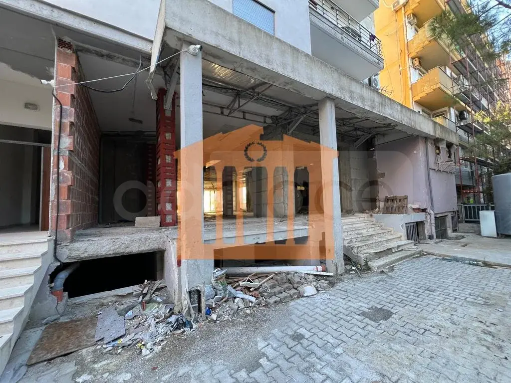 Pasuri të palujtshme komerciale 400 m²