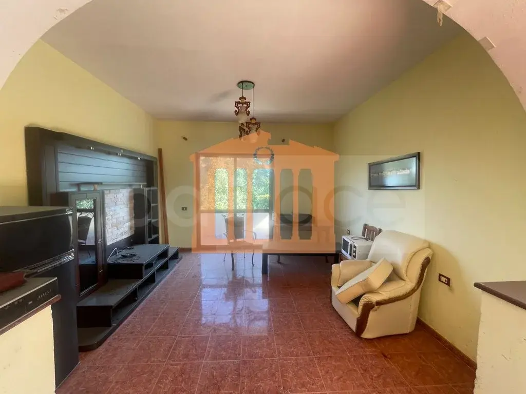 Vilë 390 m²