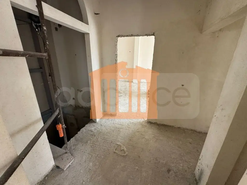 Vilë 847 m² 4 kati