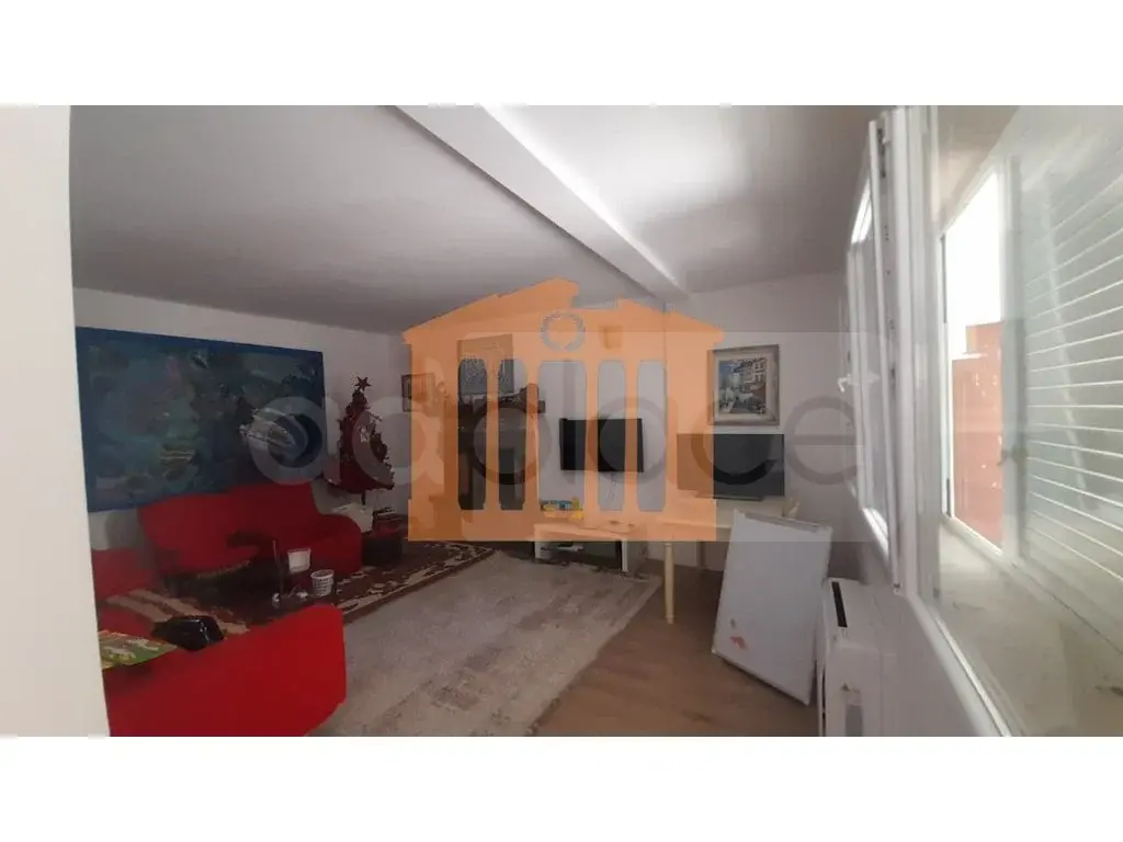 Vilë 460 m² 3 kati