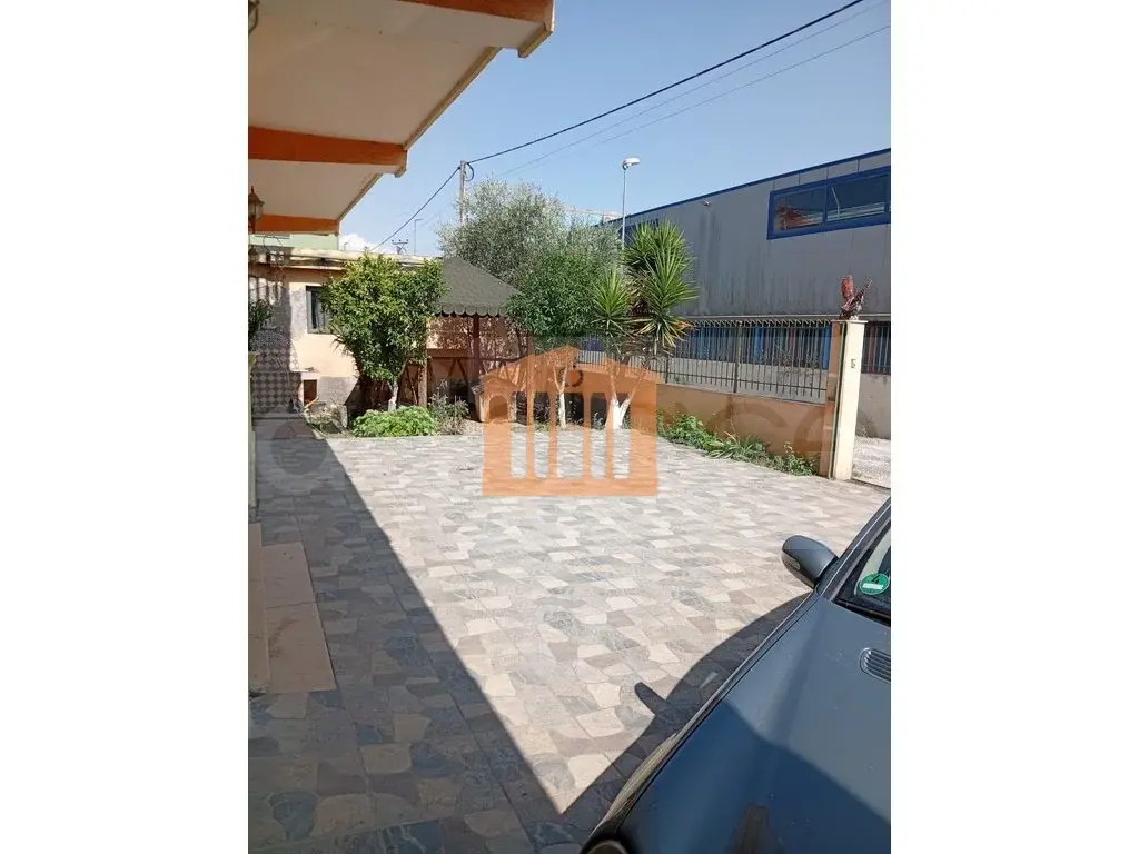 Vilë 250 m² 3 kati