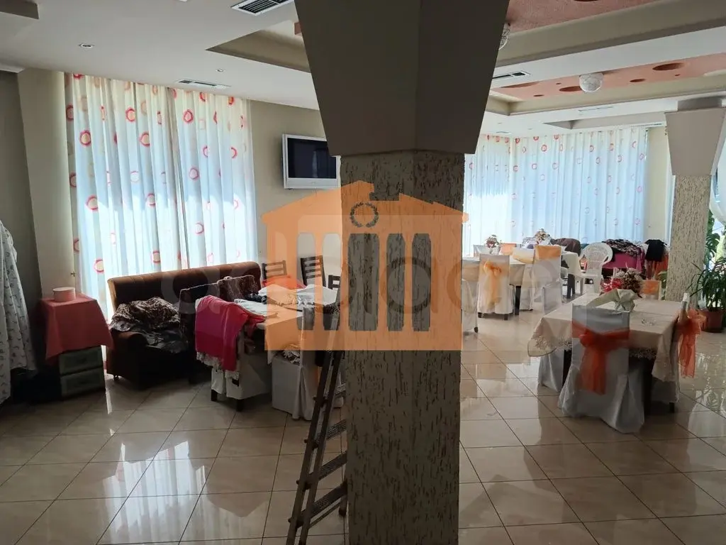 Pasuri të palujtshme komerciale 670 m² 1 kati