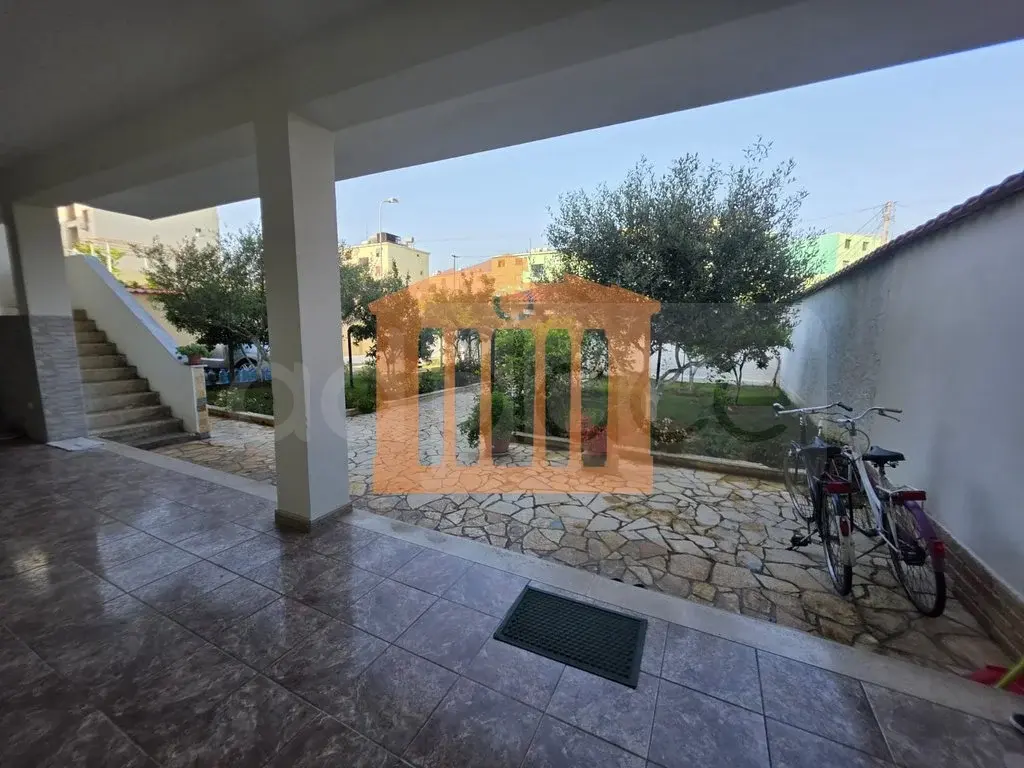 Vilë 574 m²
