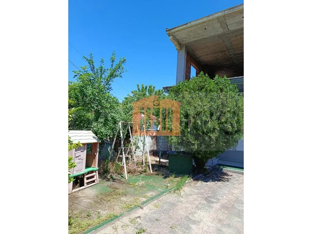 Vilë 360 m²