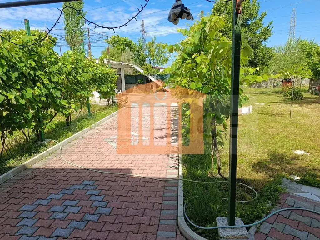 Vilë 332 m²