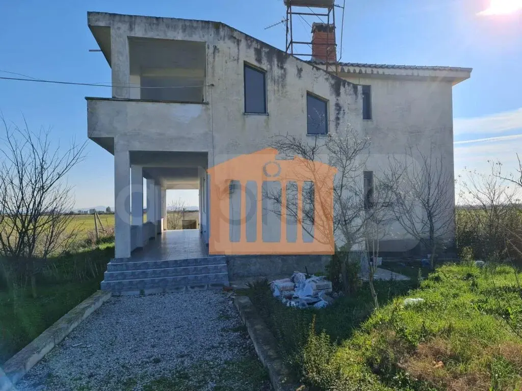 Vilë 320 m²