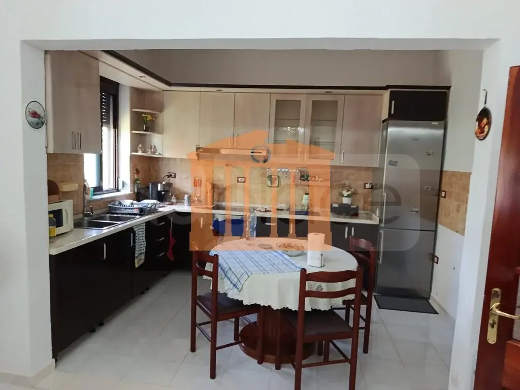 Vilë 332 m²