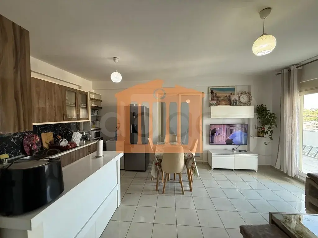 Apartament 1+3 dhoma 74 m² 8 kati