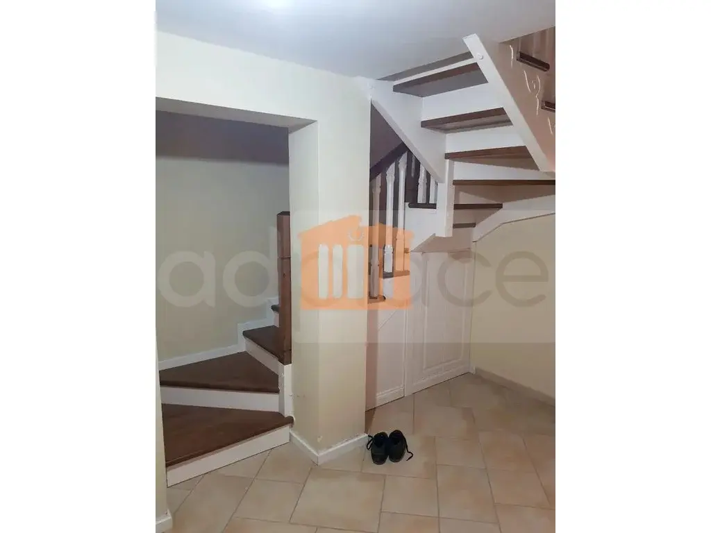 Vilë 340 m² 3 kati