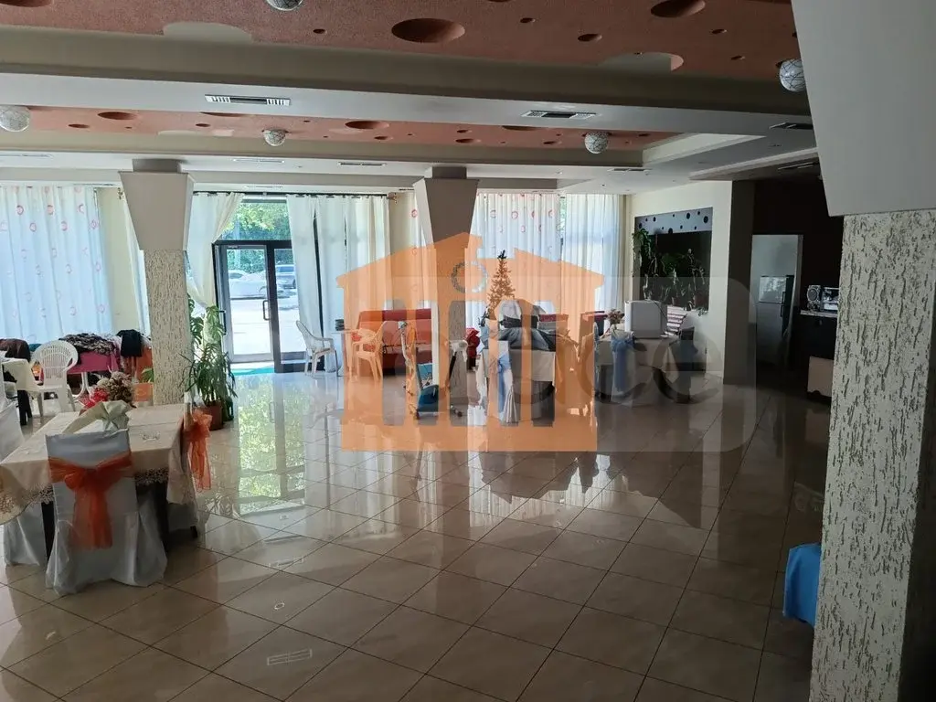 Pasuri të palujtshme komerciale 670 m² 1 kati