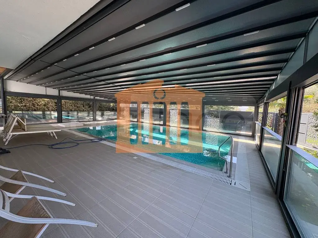 Vilë 441 m²