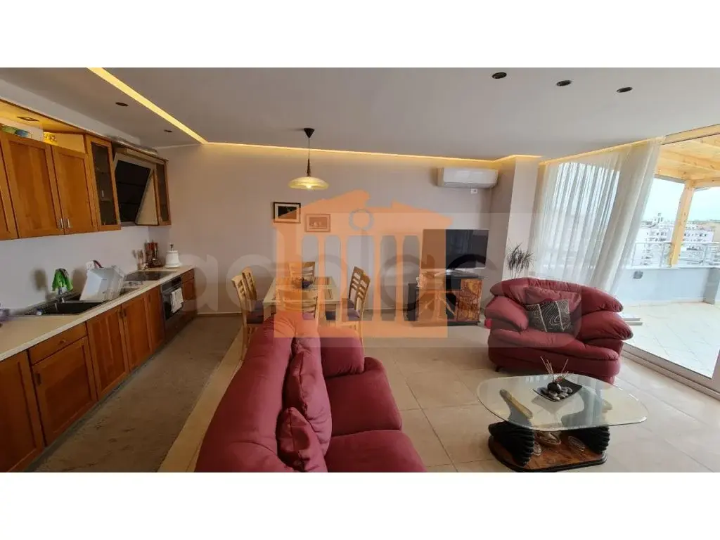 Apartament 1+3 dhoma 121 m² 8 kati