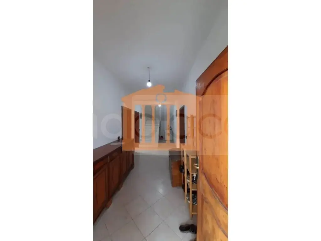 Vilë 600 m² 3 kati
