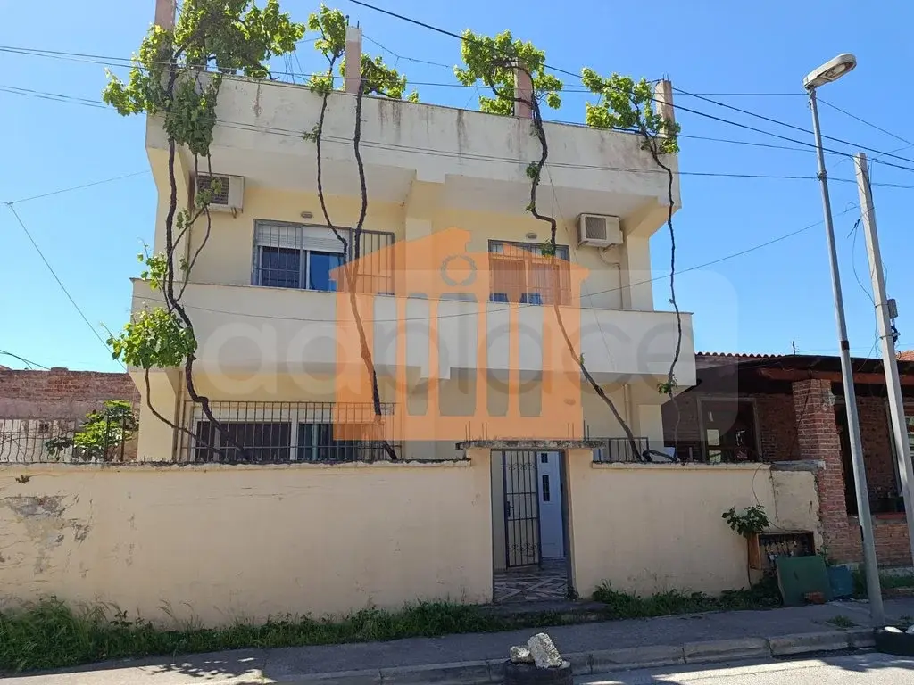 Vilë 180 m²